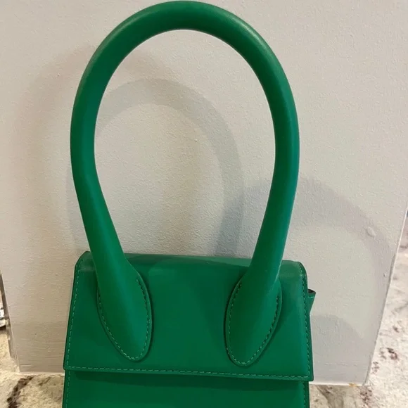 Jacquemus le chiquito Moyen Top-Handle Bag in Vibrant Green - Fits IPhone NEW - Picture 4 of 7